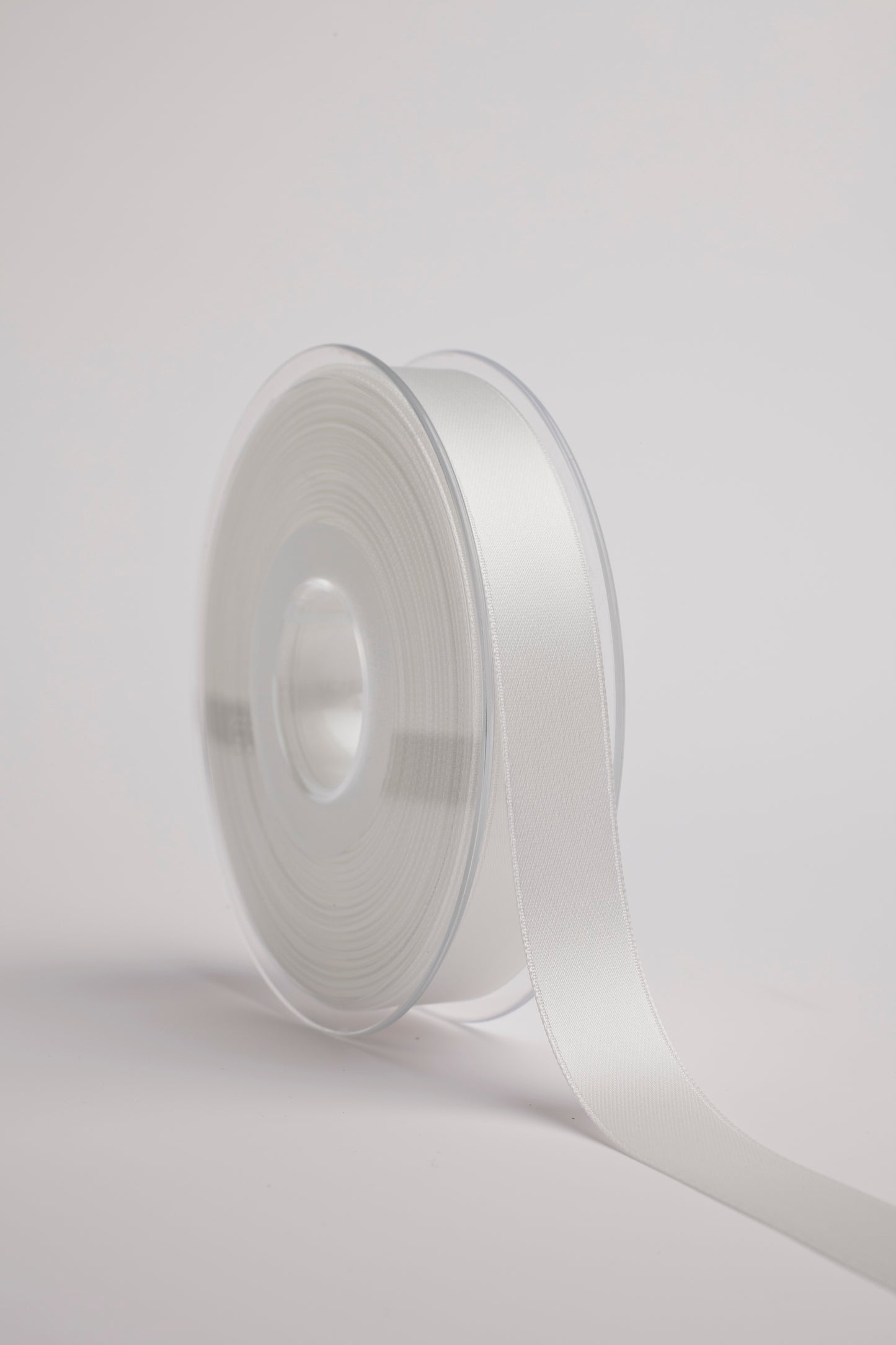 Satengbånd 16 mm hvit selges per dm
