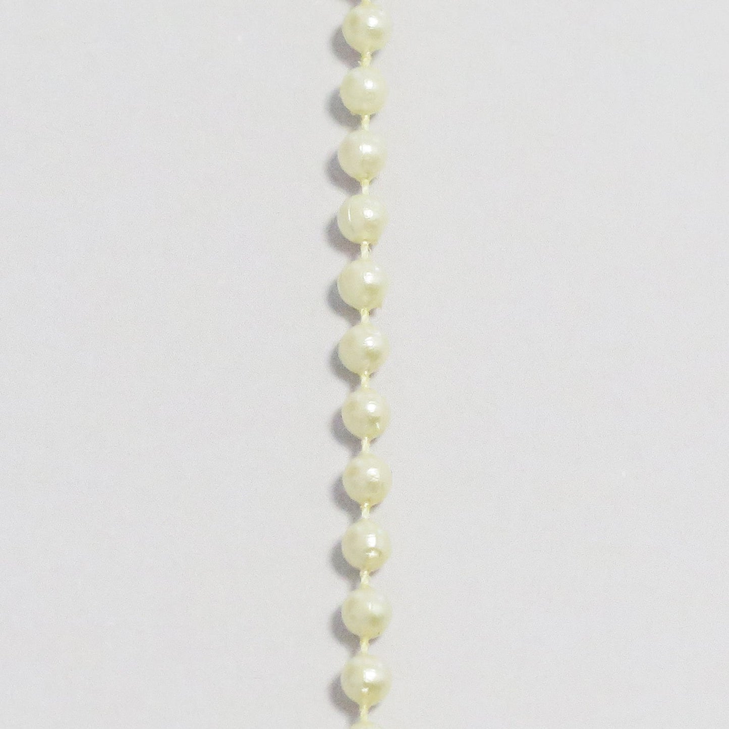 Perlebånd 4 mm ecru (selges pr dm)