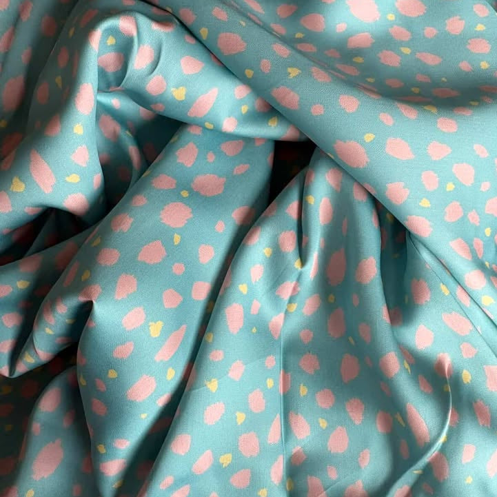 Viskose Satin av Mari Melilot - Dots Lyseblå (Pris pr dm)