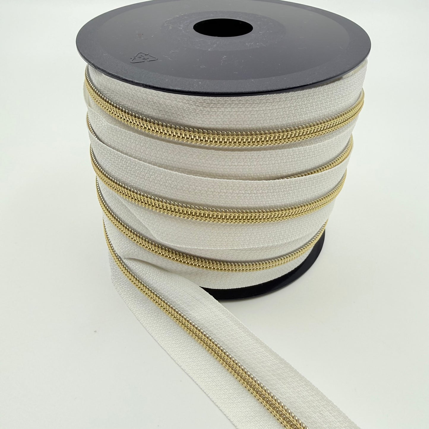 Glidelås metervare 6mm Spiral - Metalllook Gull/Hvit (Pris oppgitt pr dm)