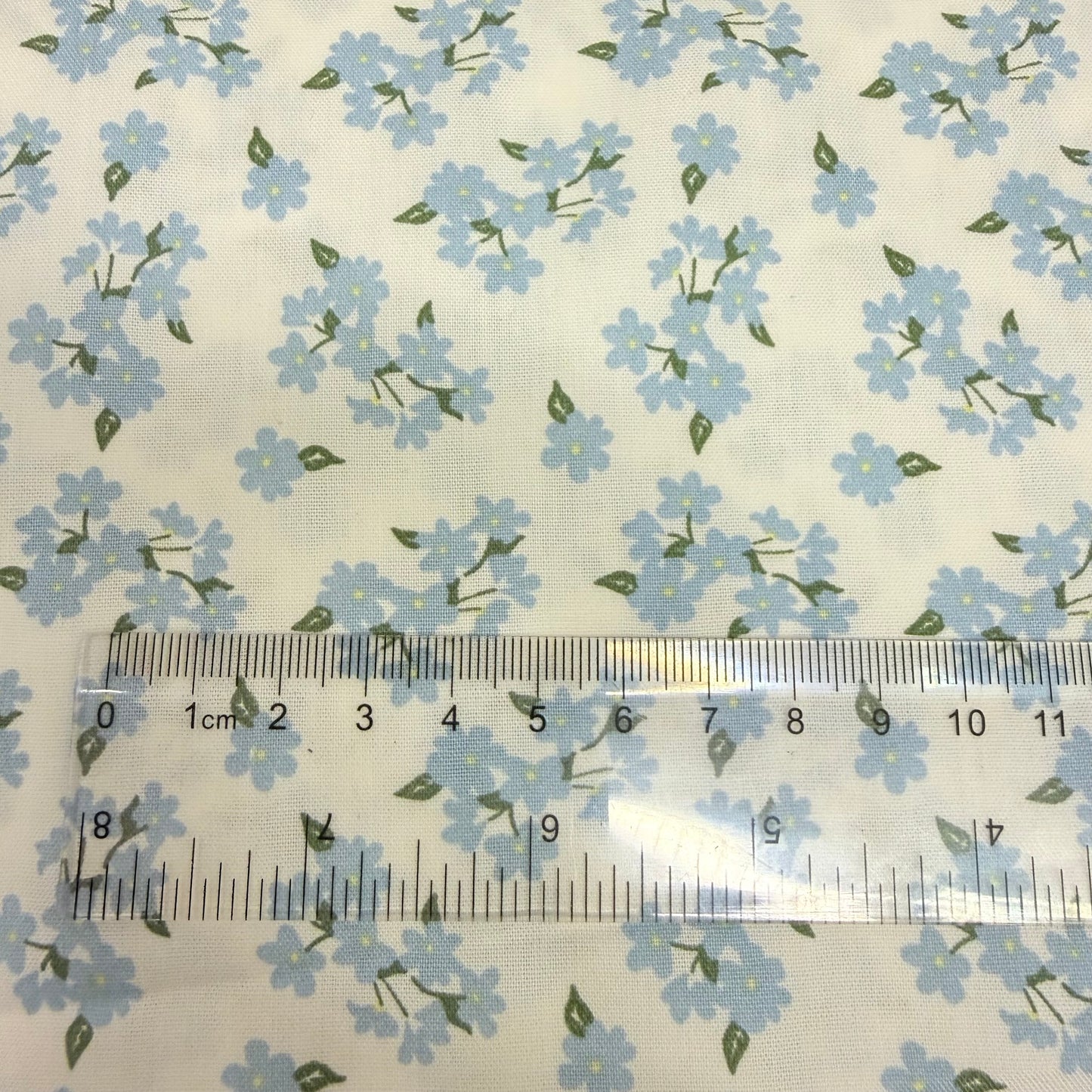 Vevd bomullspoplin - Hvit med Blå blomster