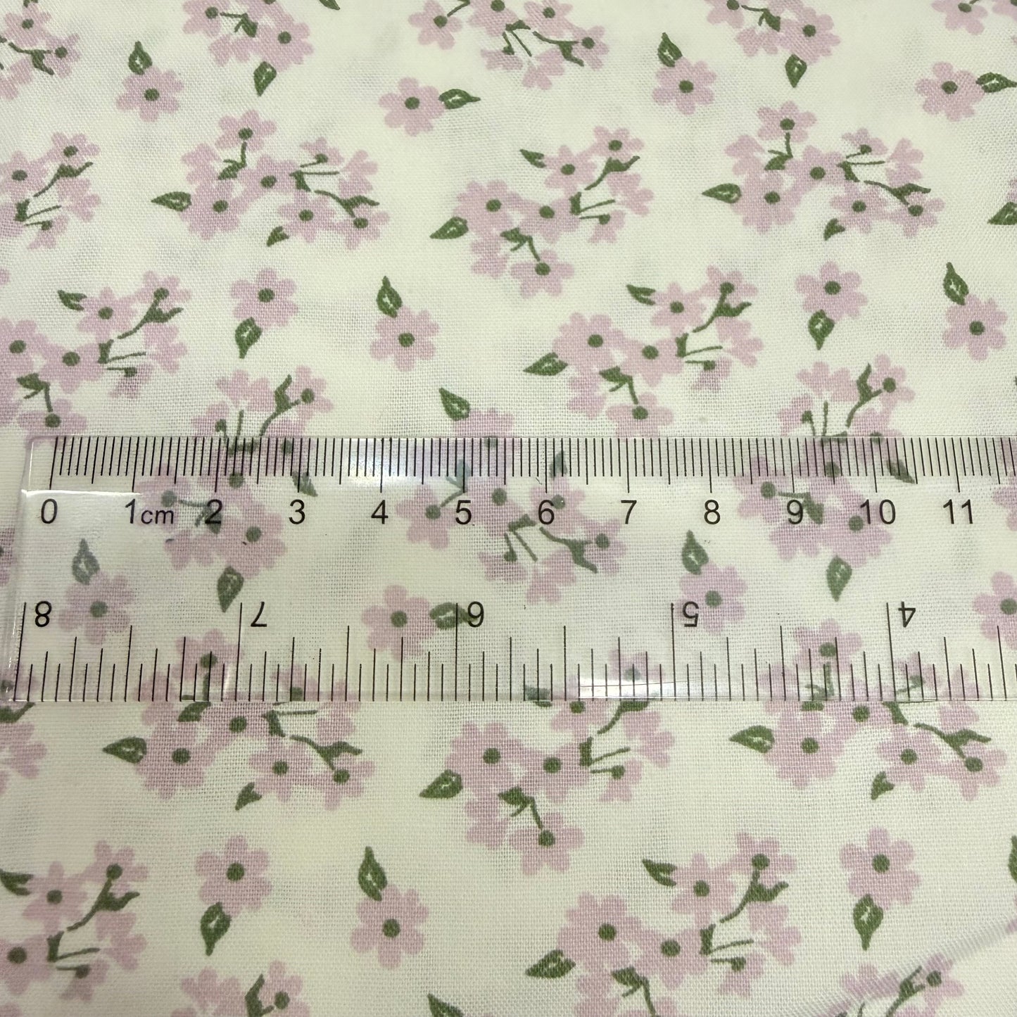 Vevd bomullspoplin - Hvit med Lilla blomster