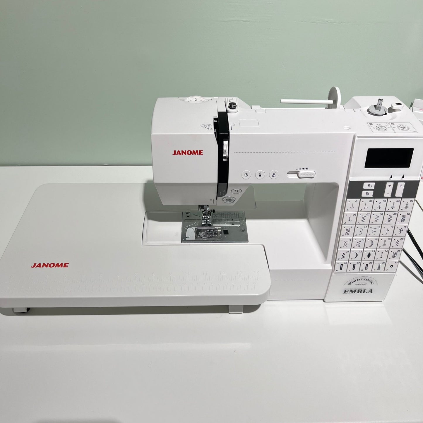 Elektronisk symaskin Janome Embla 6030DC inkludert bonuspakke! - Lillifixshop Janome