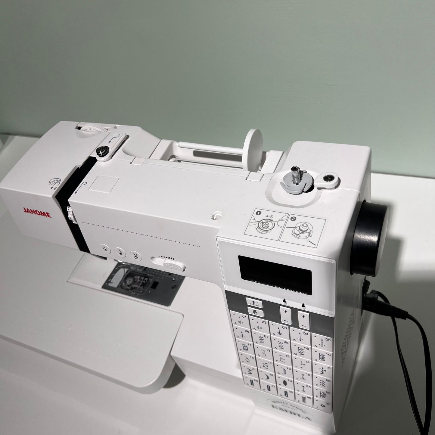Elektronisk symaskin Janome Embla 6030DC inkludert bonuspakke! - Lillifixshop Janome