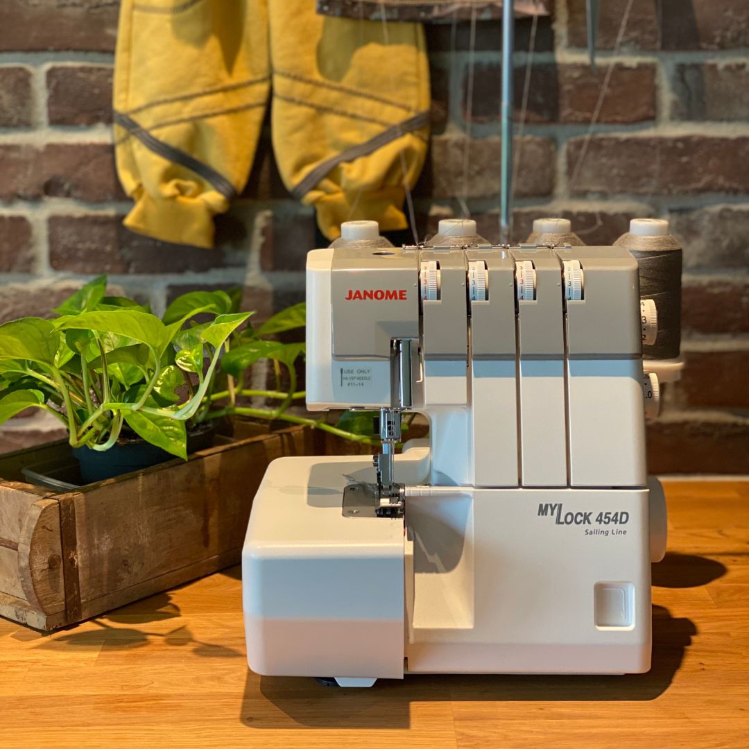 KAMPANJE! Overlock Janome MyLock 454D - Få med avfallsoppsamler og tråd!