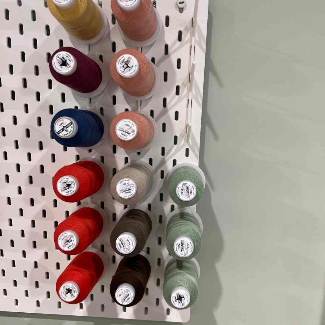 Trådsnelleholder til Skådis tavle - til 3 stk overlocksneller - Lillifixshop Lillifixshop