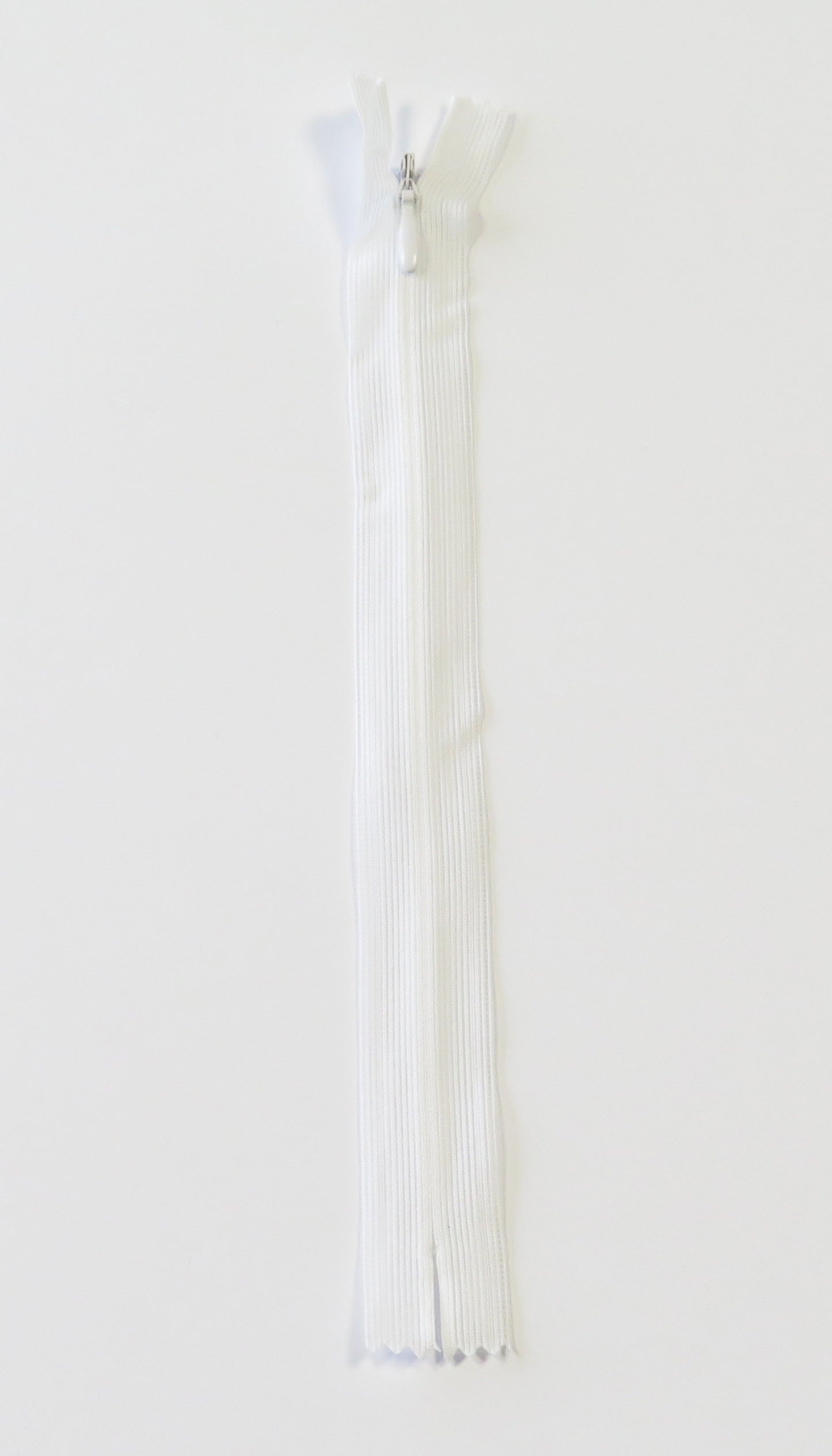 4 mm Usynlig glidelås 60 cm - Hvit