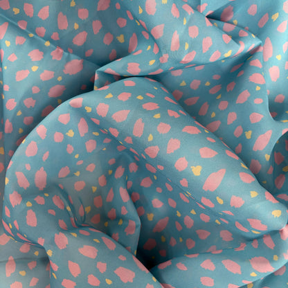 Viskose Georgette av Mari Melilot - Dots Blue (Pris pr dm)
